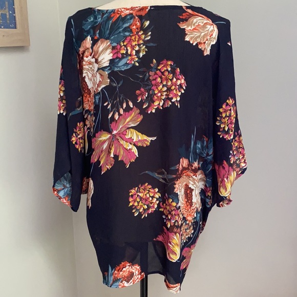 Twist front top - Picture 2 of 3